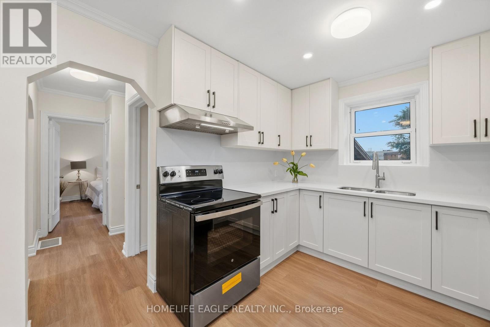 82 Scarborough Heights Boulevard, Toronto, Ontario  M1M 2V4 - Photo 8 - E13804310
