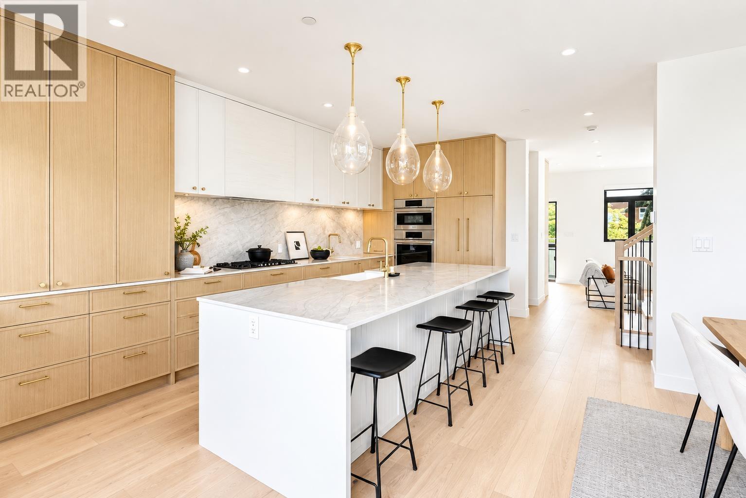 635 E 22nd Avenue, Vancouver, British Columbia  V5V 1V3 - Photo 2 - R3165647