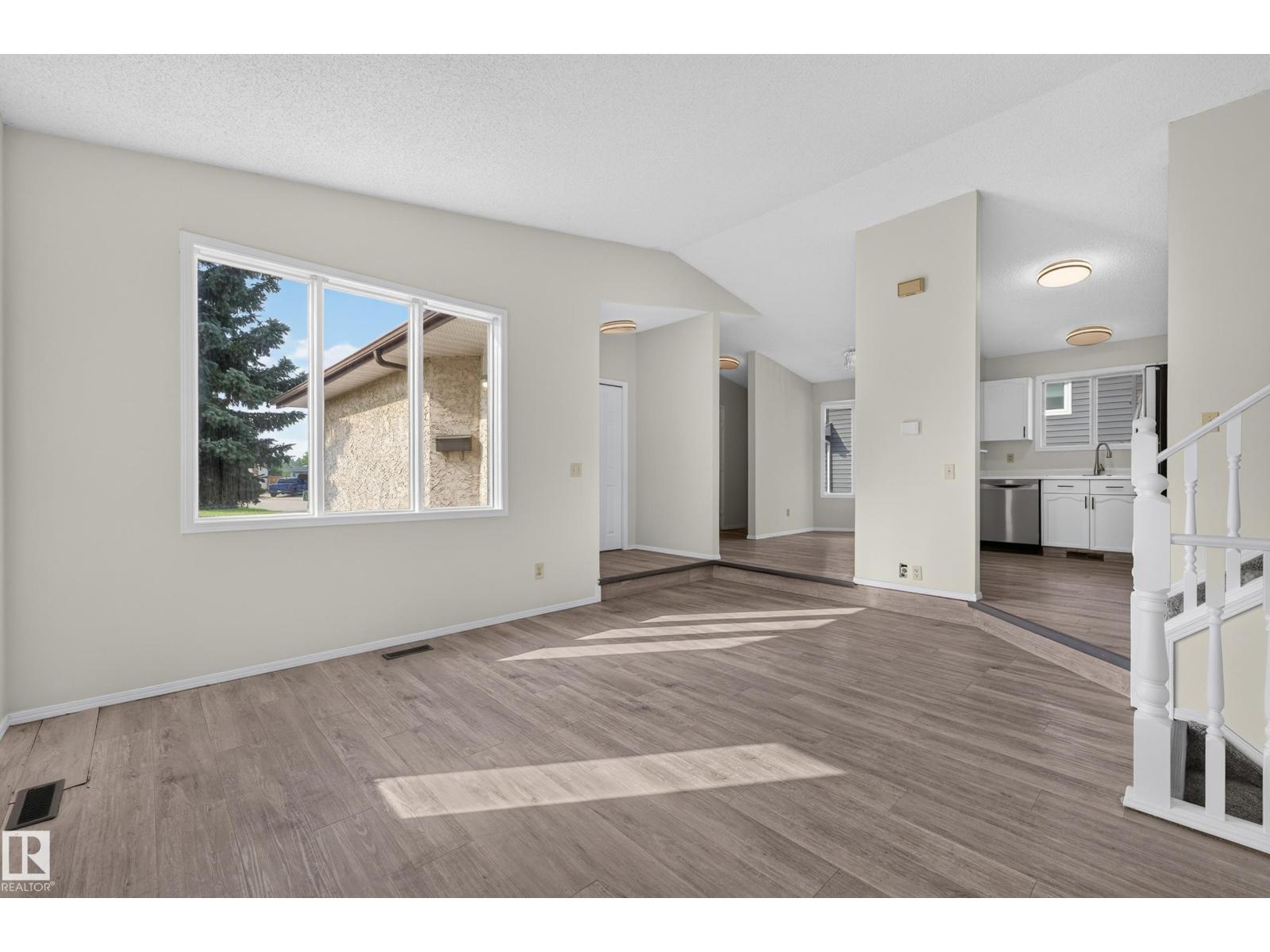 3722 34a Av NW NW, Edmonton, Alberta  T6L 4Z2 - Photo 3 - E4509476