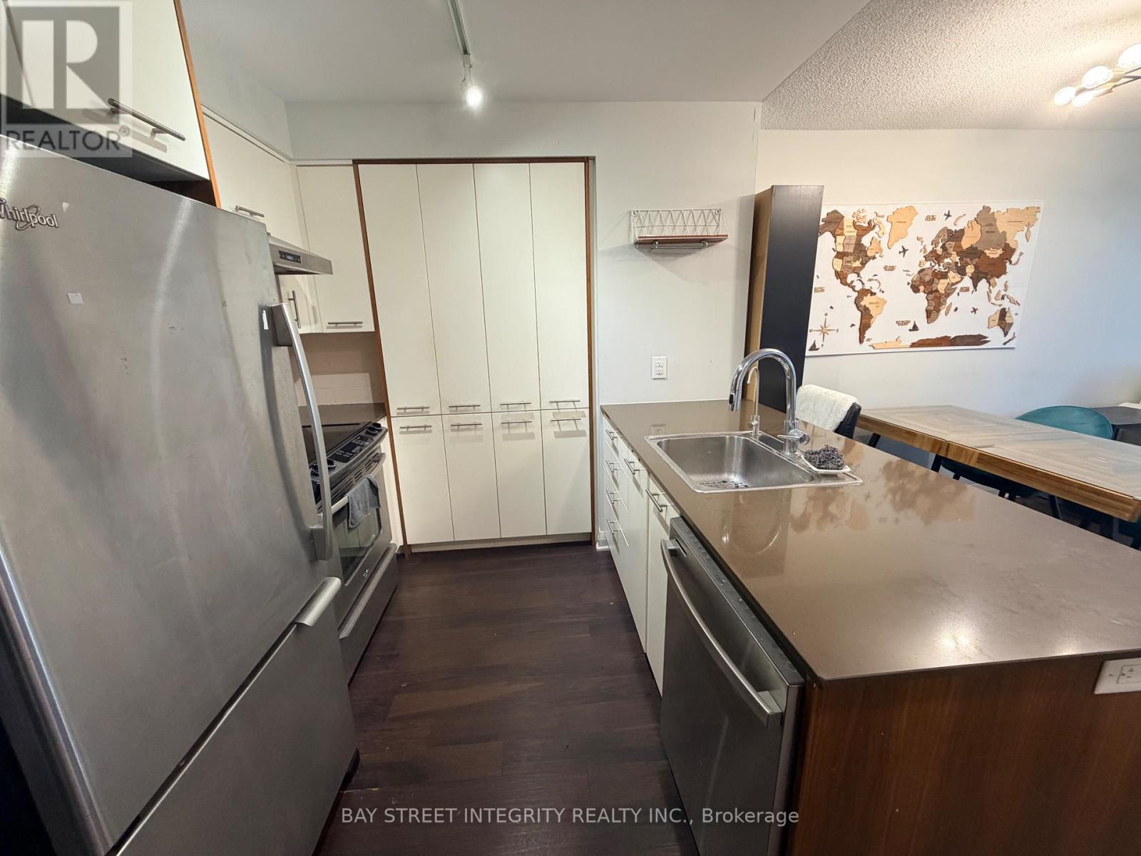703 - 1 Valhalla Inn Road, Toronto, Ontario  M9B 1S9 - Photo 3 - W13804916