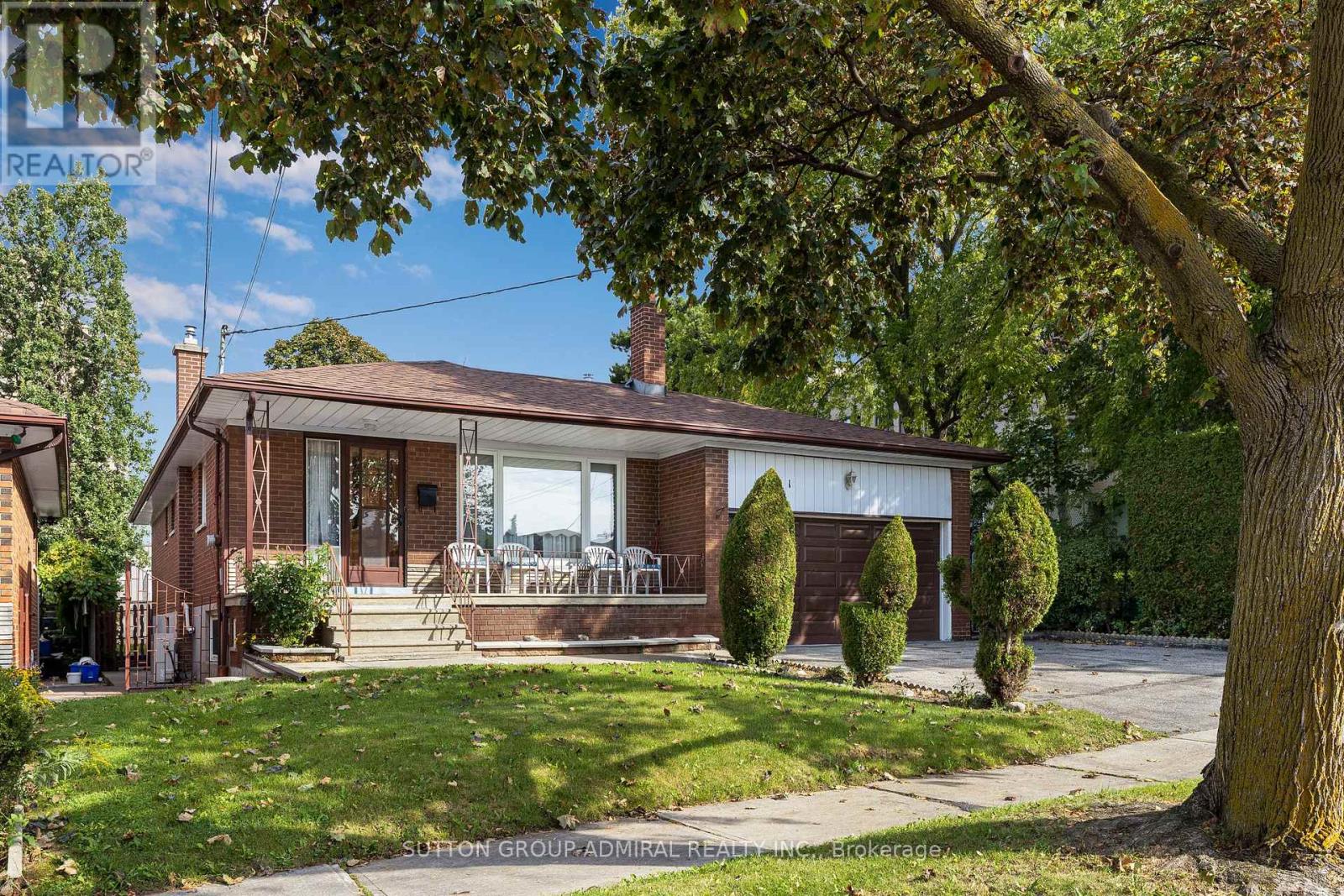 201 DERRYDOWN ROAD, Toronto, Ontario