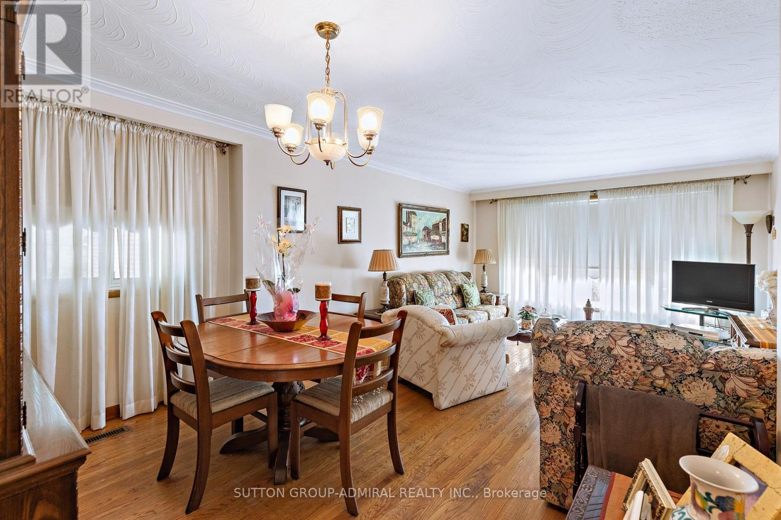201 Derrydown Road, Toronto, Ontario  M3J 1S2 - Photo 11 - W13804920