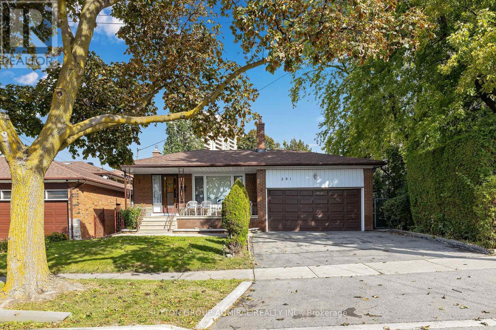 201 Derrydown Road, Toronto, Ontario  M3J 1S2 - Photo 3 - W13804920