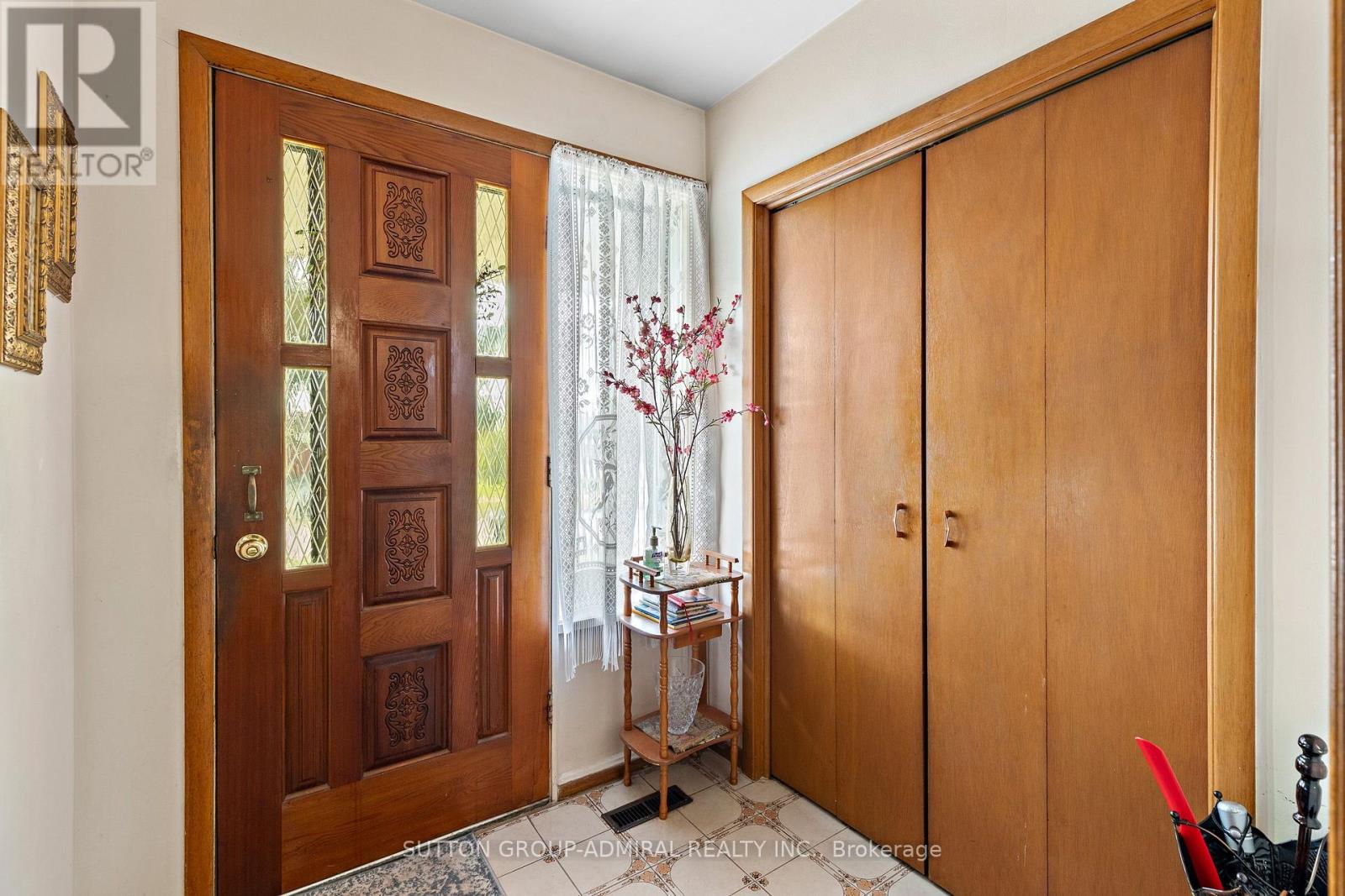 201 Derrydown Road, Toronto, Ontario  M3J 1S2 - Photo 4 - W13804920