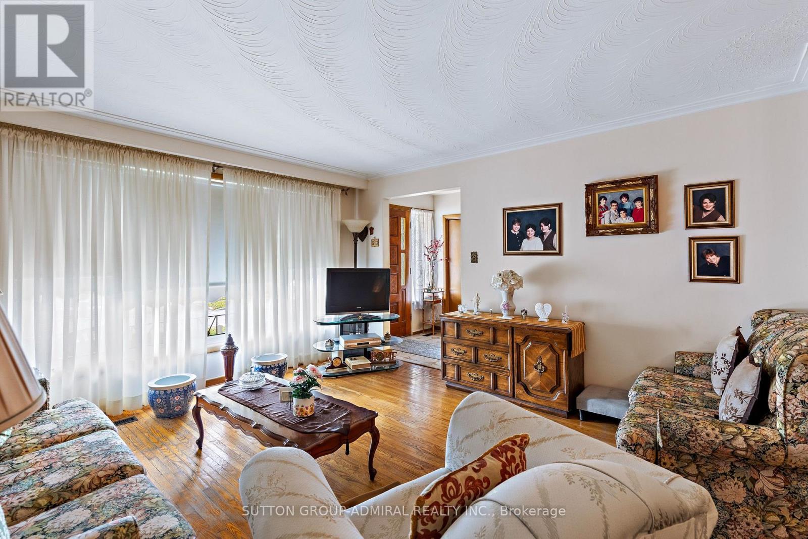 201 Derrydown Road, Toronto, Ontario  M3J 1S2 - Photo 8 - W13804920