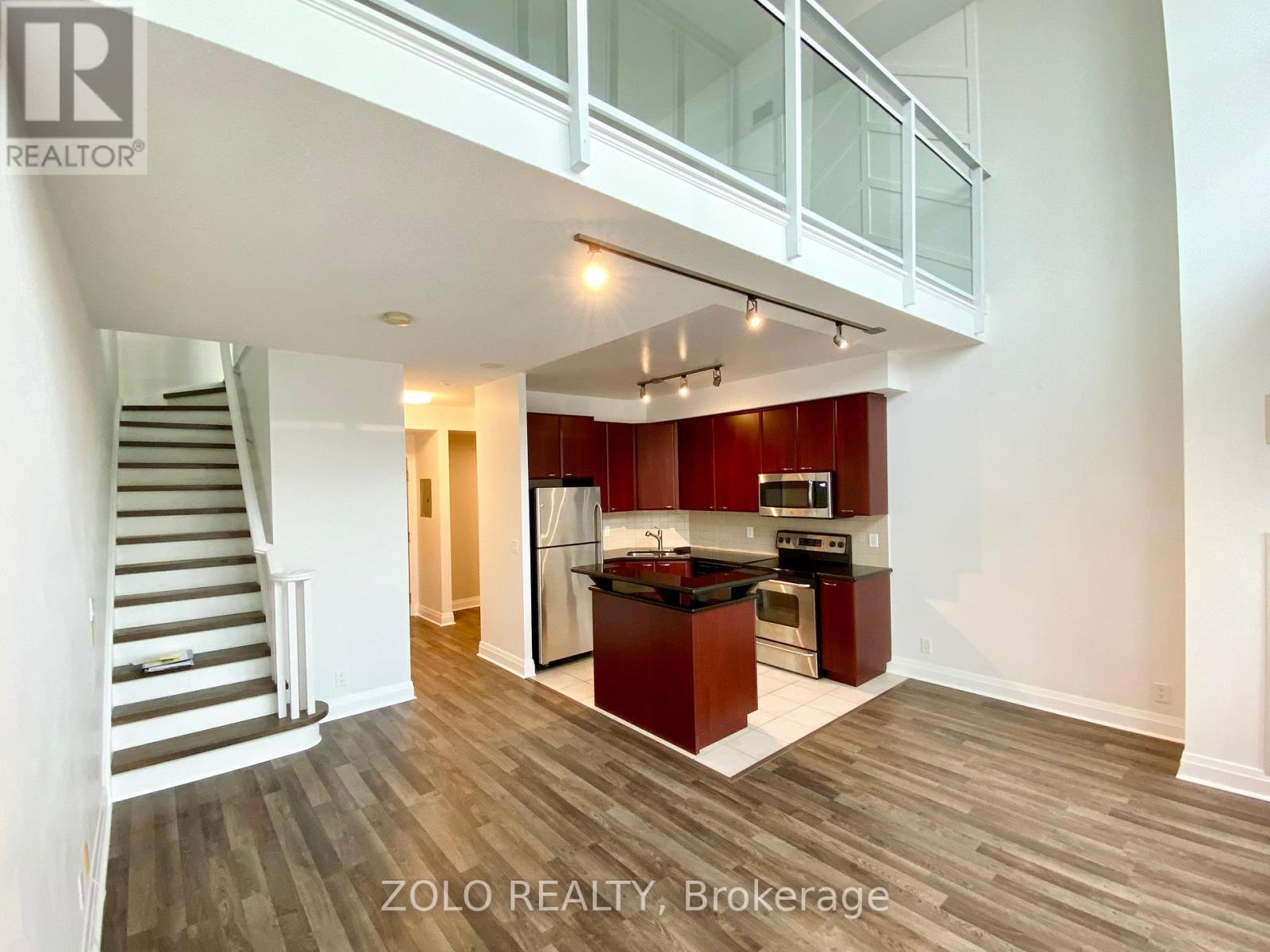516 - 220 Burnhamthorpe Road W, Mississauga, Ontario  L5B 4N4 - Photo 4 - W13804952