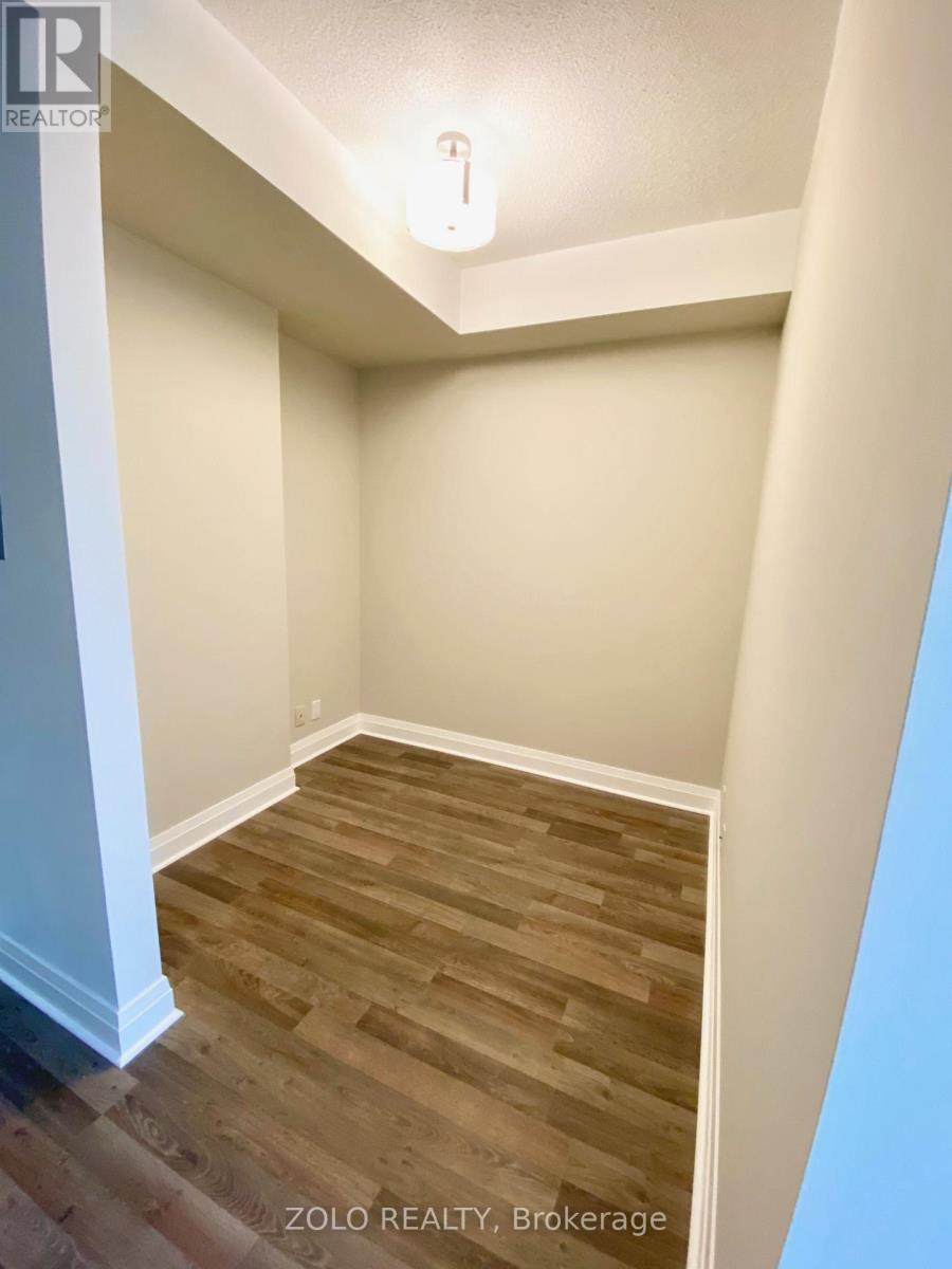 516 - 220 Burnhamthorpe Road W, Mississauga, Ontario  L5B 4N4 - Photo 8 - W13804952
