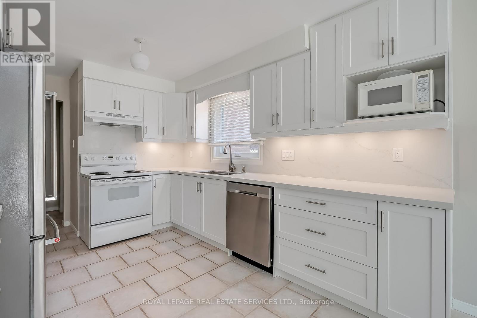 265 Mississaga Street, Oakville, Ontario  L6L 6J8 - Photo 15 - W13805000