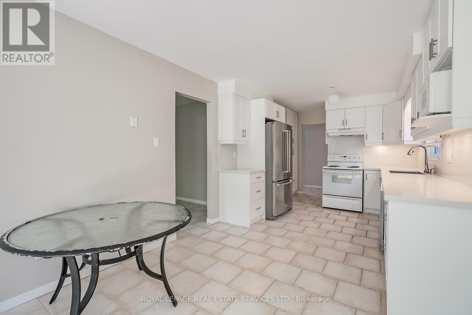 265 Mississaga Street, Oakville, Ontario  L6L 6J8 - Photo 16 - W13805000