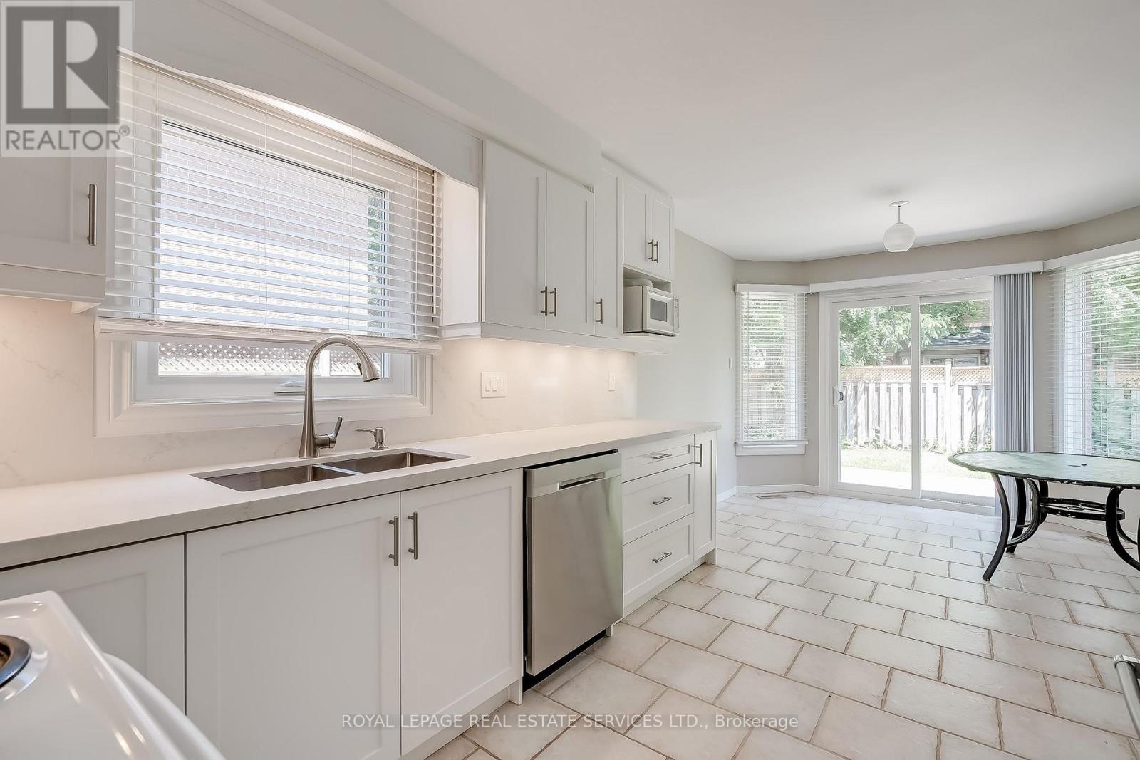 265 Mississaga Street, Oakville, Ontario  L6L 6J8 - Photo 17 - W13805000