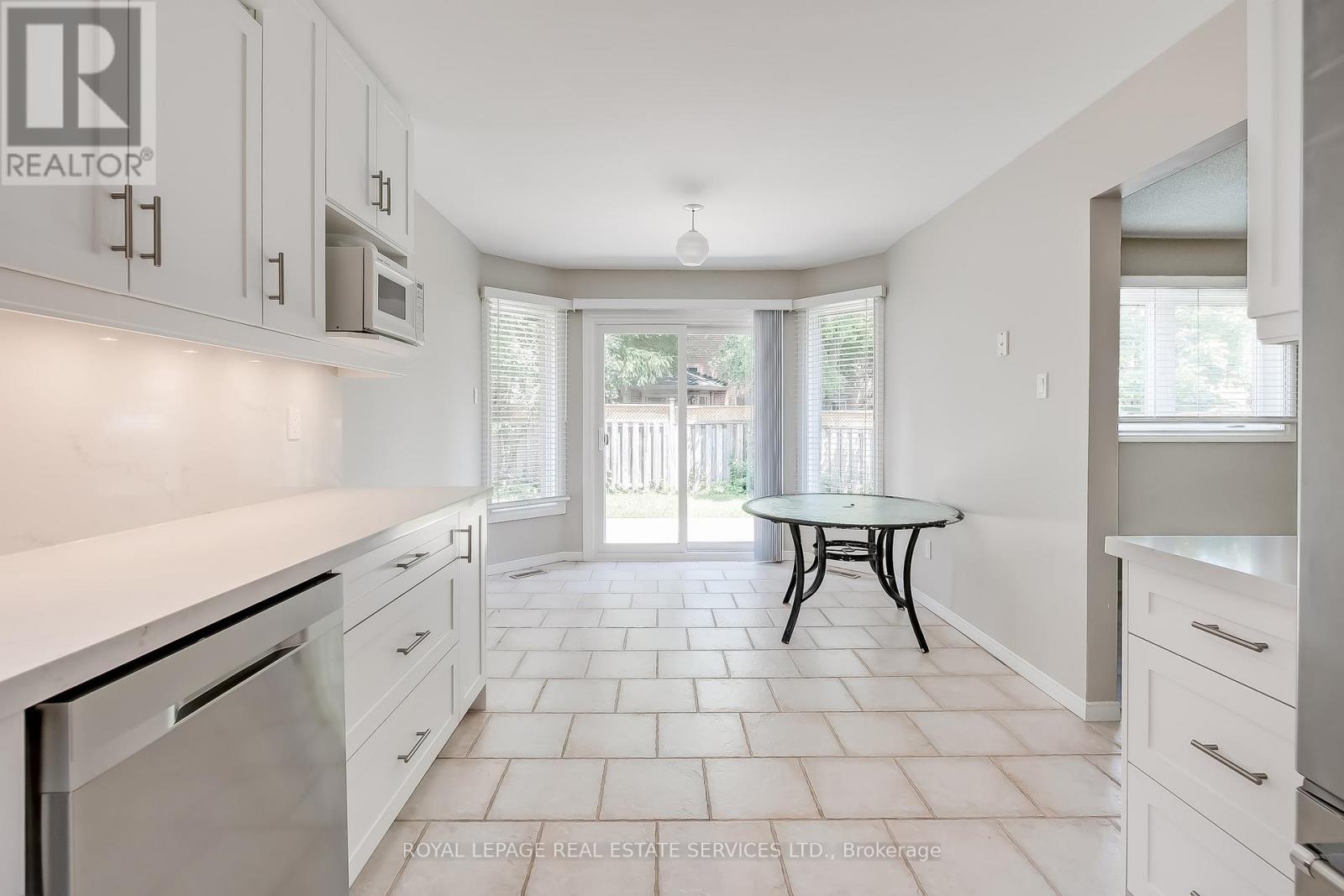 265 Mississaga Street, Oakville, Ontario  L6L 6J8 - Photo 18 - W13805000
