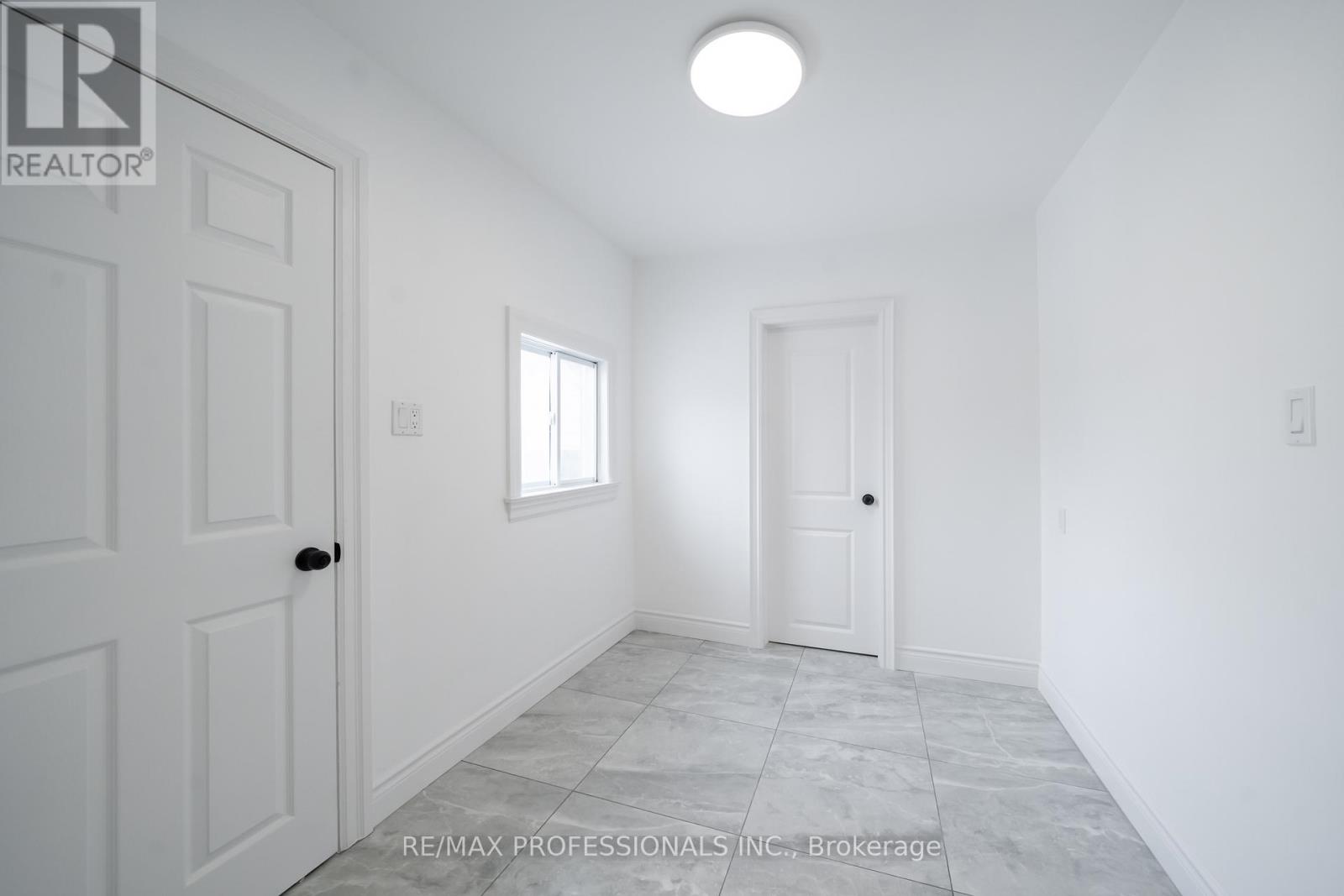Main - 174 Thirtieth Street, Toronto, Ontario  M8W 3C5 - Photo 13 - W13805008