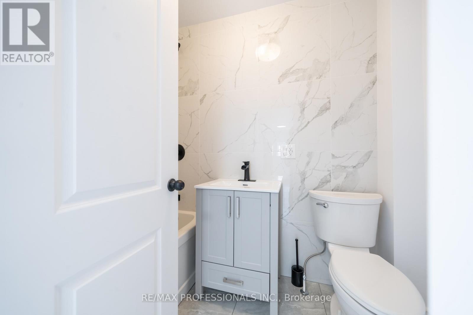 Main - 174 Thirtieth Street, Toronto, Ontario  M8W 3C5 - Photo 14 - W13805008