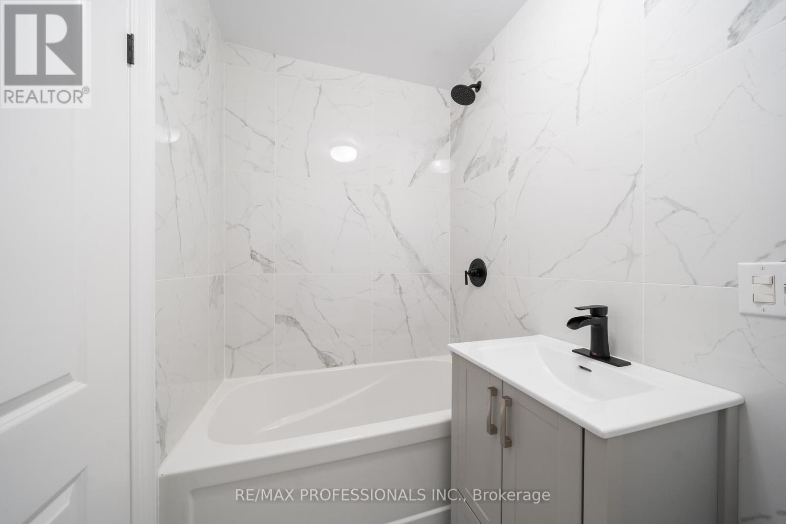 Main - 174 Thirtieth Street, Toronto, Ontario  M8W 3C5 - Photo 15 - W13805008