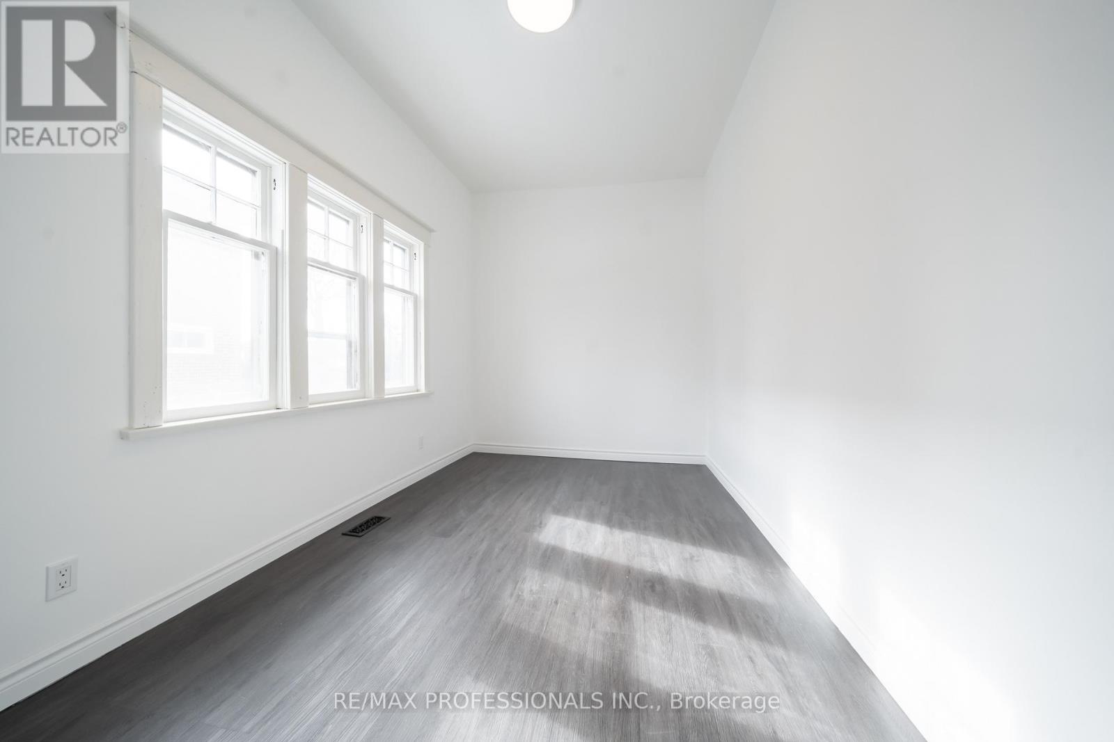 Main - 174 Thirtieth Street, Toronto, Ontario  M8W 3C5 - Photo 16 - W13805008