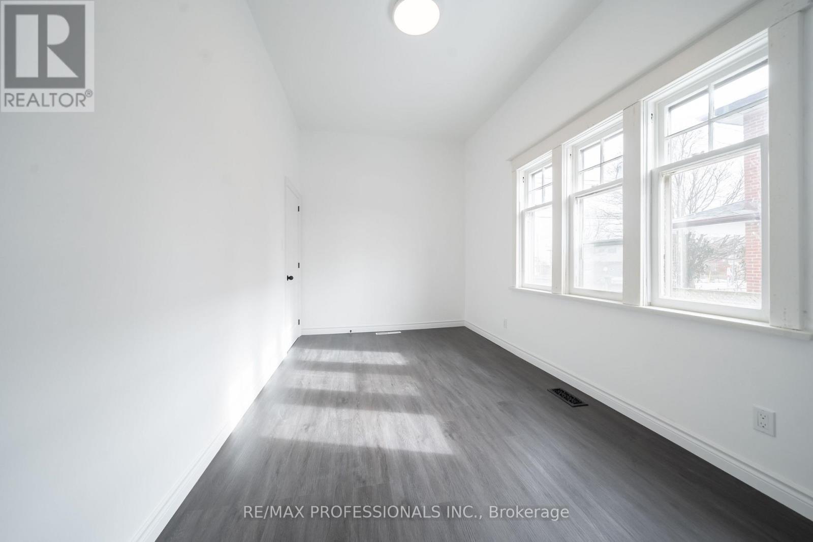 Main - 174 Thirtieth Street, Toronto, Ontario  M8W 3C5 - Photo 17 - W13805008