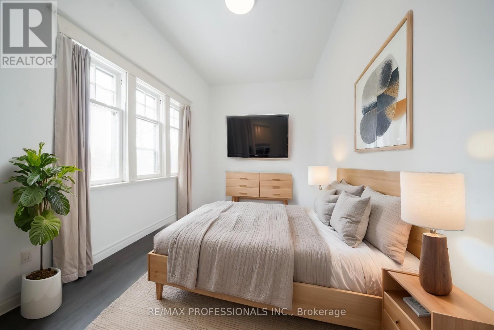 Main - 174 Thirtieth Street, Toronto, Ontario  M8W 3C5 - Photo 2 - W13805008