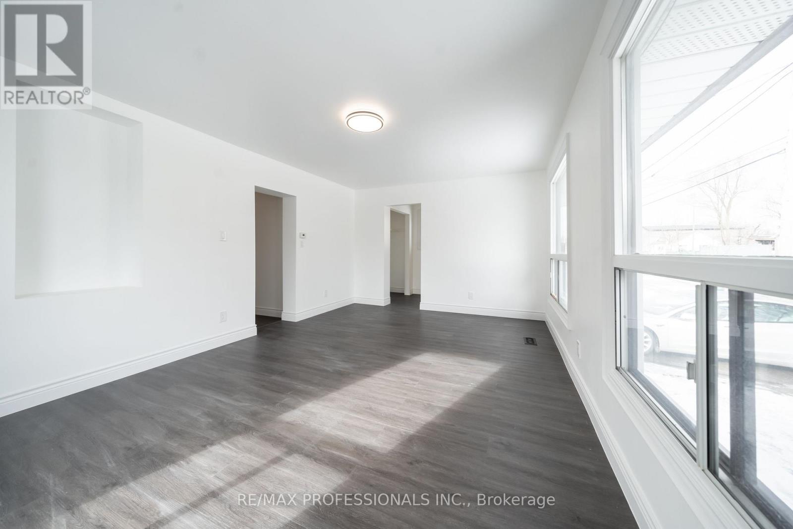 Main - 174 Thirtieth Street, Toronto, Ontario  M8W 3C5 - Photo 6 - W13805008