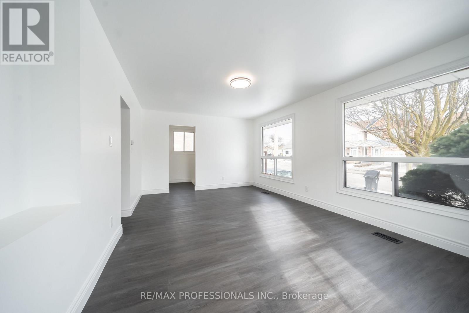 Main - 174 Thirtieth Street, Toronto, Ontario  M8W 3C5 - Photo 7 - W13805008