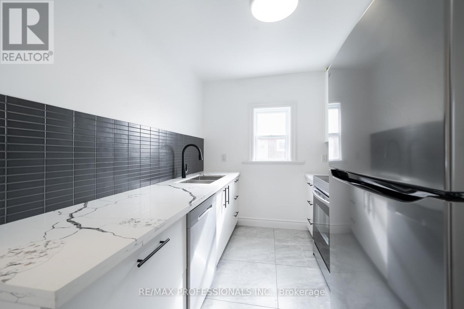 Main - 174 Thirtieth Street, Toronto, Ontario  M8W 3C5 - Photo 8 - W13805008