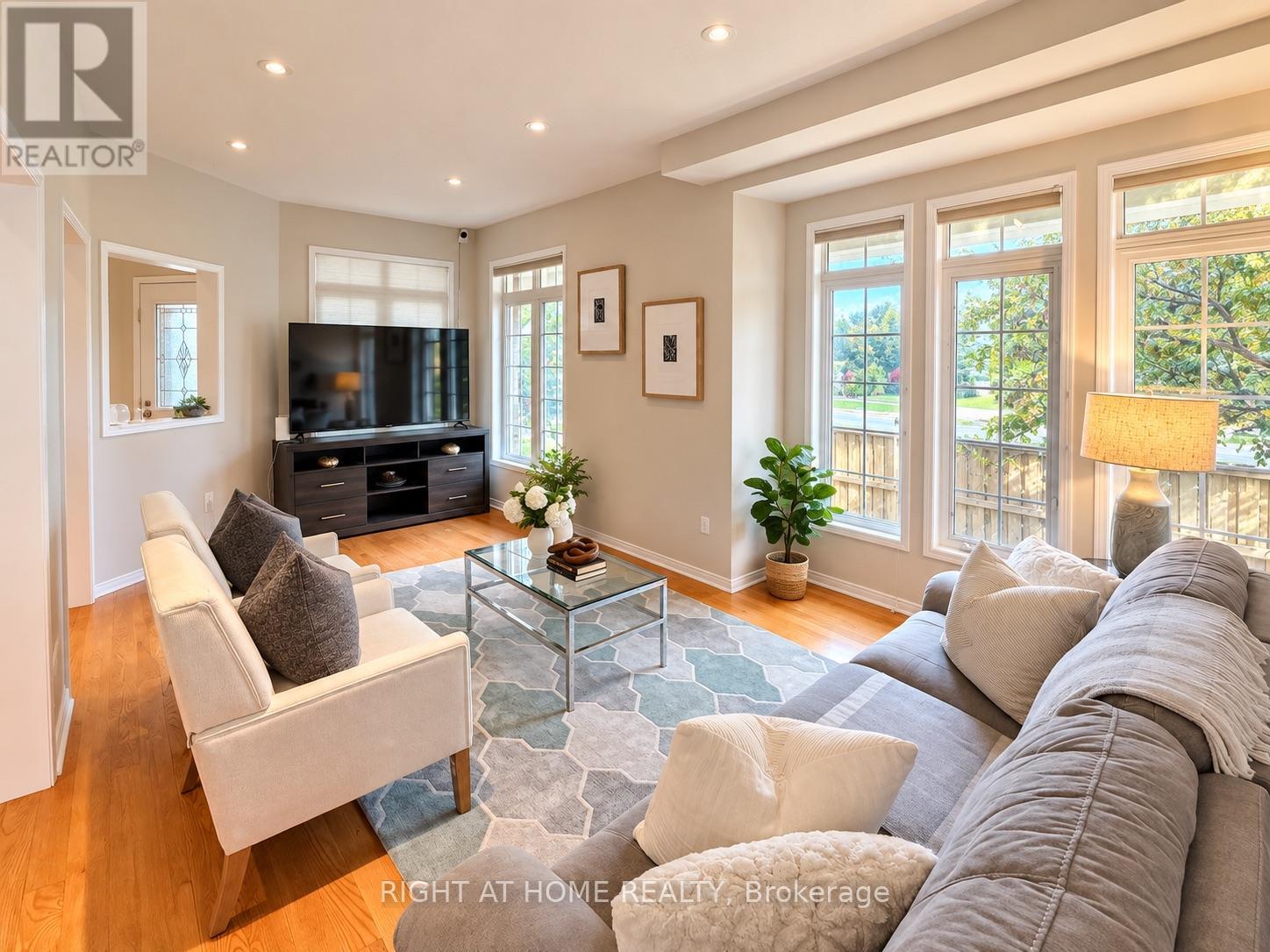 1 Ridgeway Court, Vaughan, Ontario L6A 2R6 - Photo 4 - N13779200