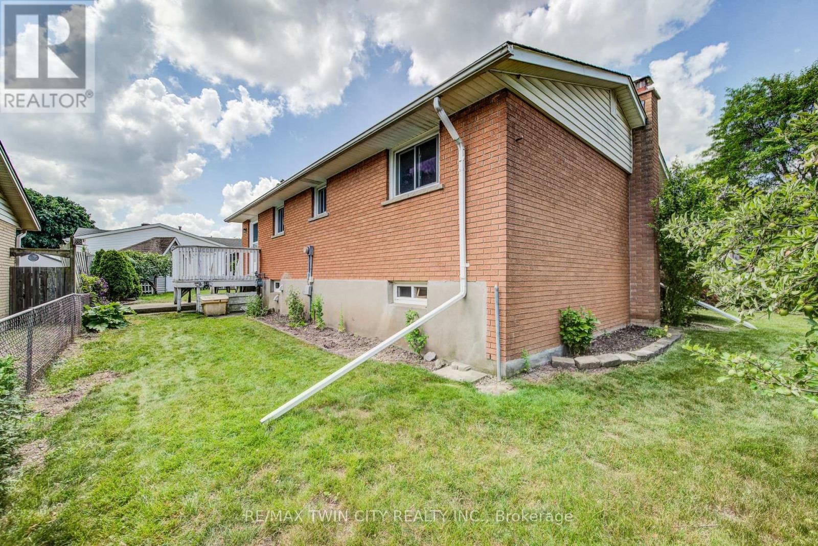 602 Highpoint Avenue, Waterloo, Ontario  N2L 4N1 - Photo 31 - X13803276
