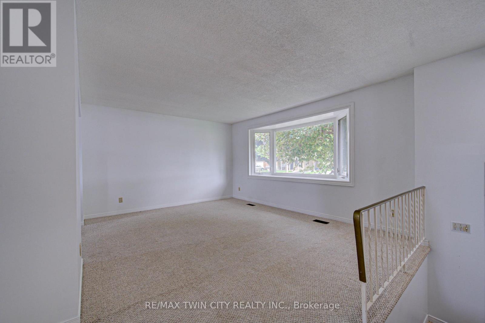 602 Highpoint Avenue, Waterloo, Ontario  N2L 4N1 - Photo 8 - X13803276