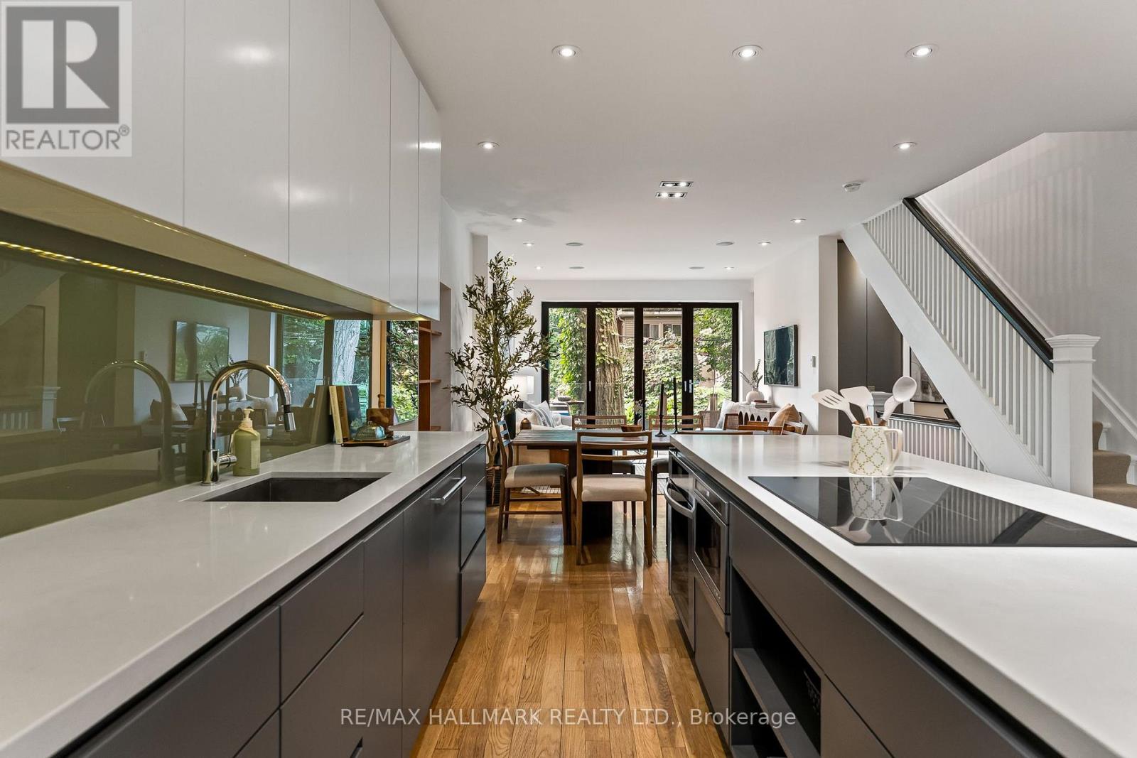 40 Fernwood Park Avenue, Toronto, Ontario  M4E 3G1 - Photo 12 - E13786220
