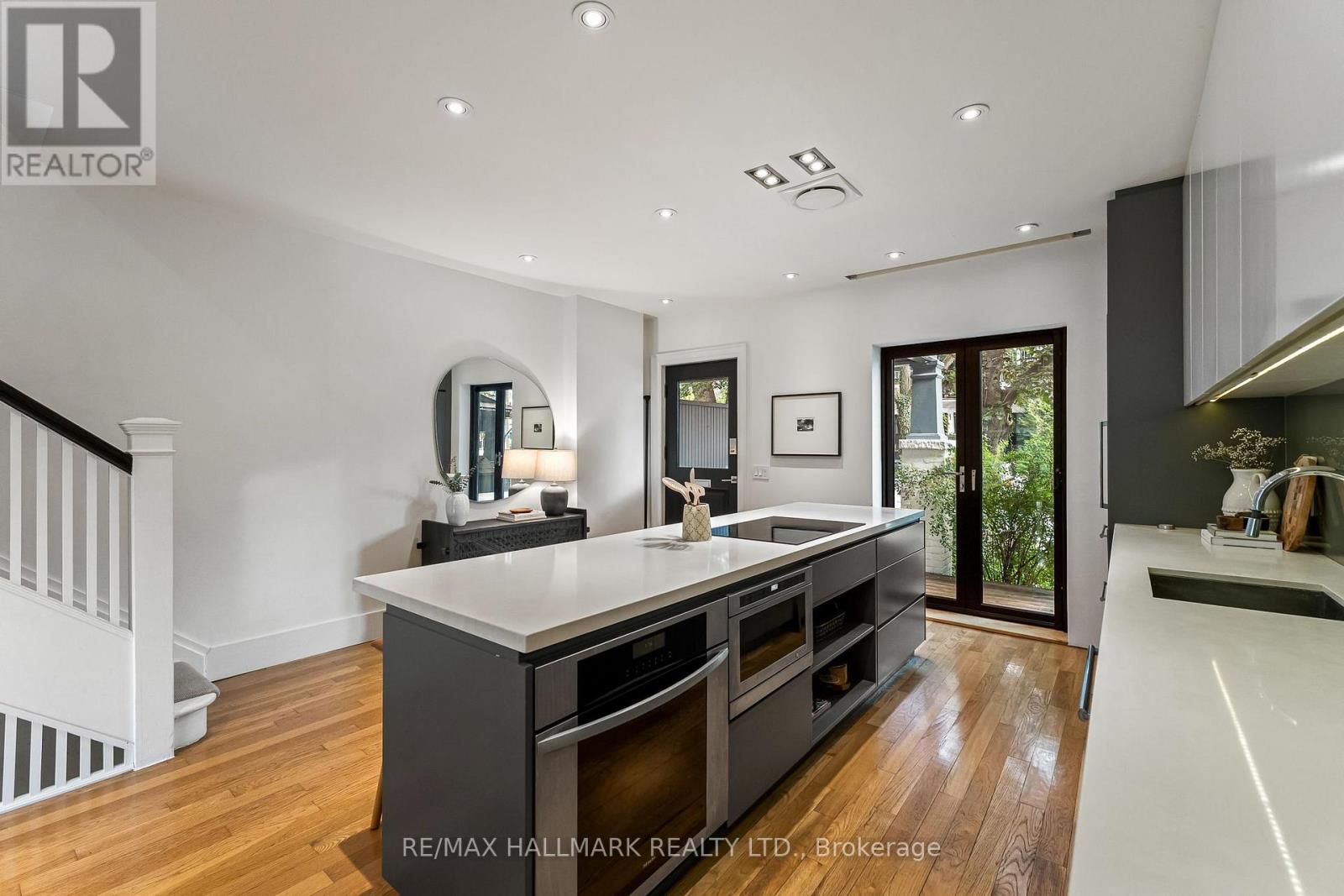 40 Fernwood Park Avenue, Toronto, Ontario  M4E 3G1 - Photo 14 - E13786220