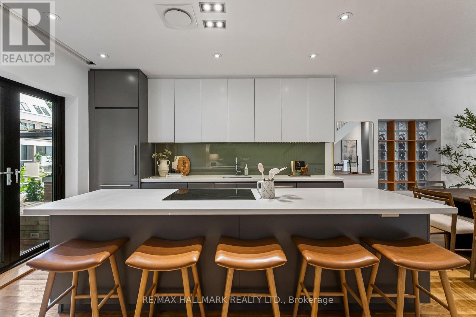 40 Fernwood Park Avenue, Toronto, Ontario  M4E 3G1 - Photo 11 - E13786220