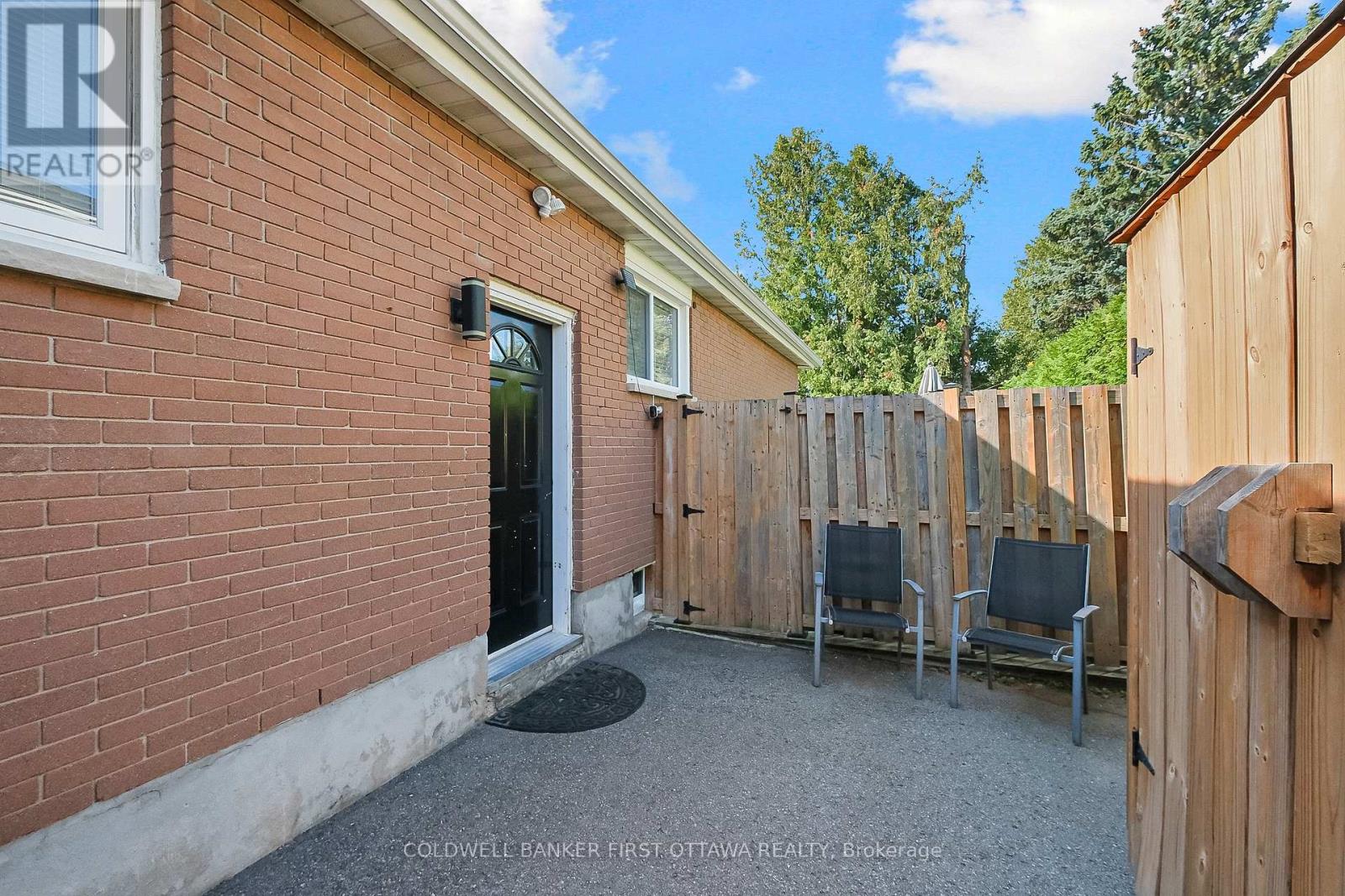 702 Crystal Street, Ottawa, Ontario  K1K 2G2 - Photo 4 - X13805084