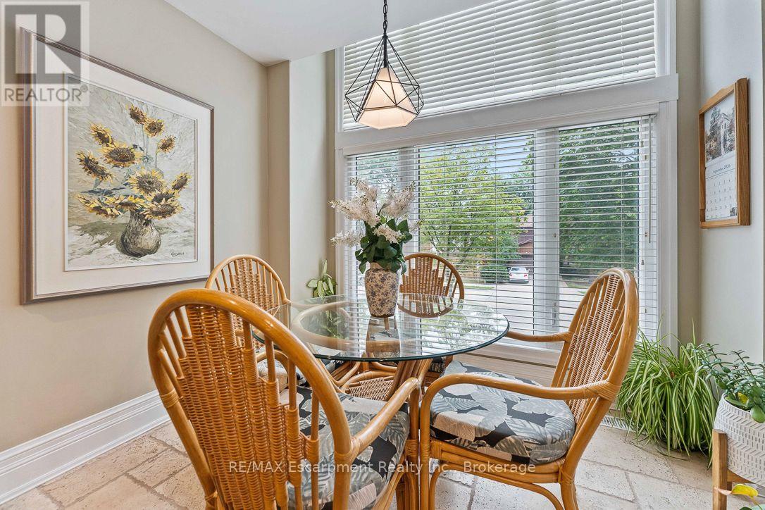 2331 Marine Drive, Oakville, Ontario  L6L 1C2 - Photo 7 - W13805064