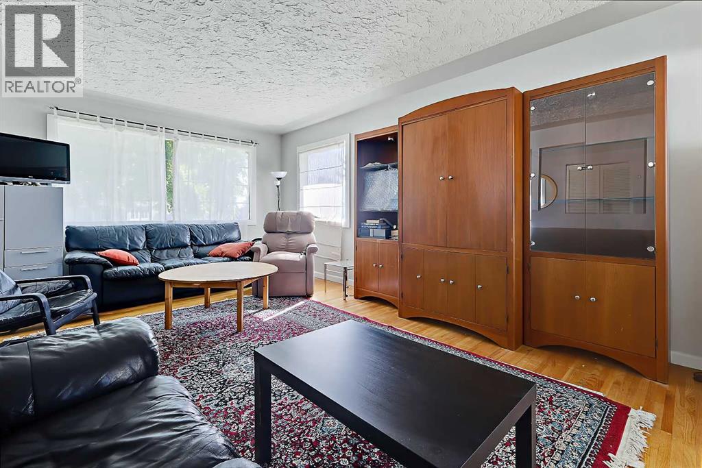 3 Creston Crescent Nw, Calgary, Alberta  T2M 4J9 - Photo 7 - A2342846