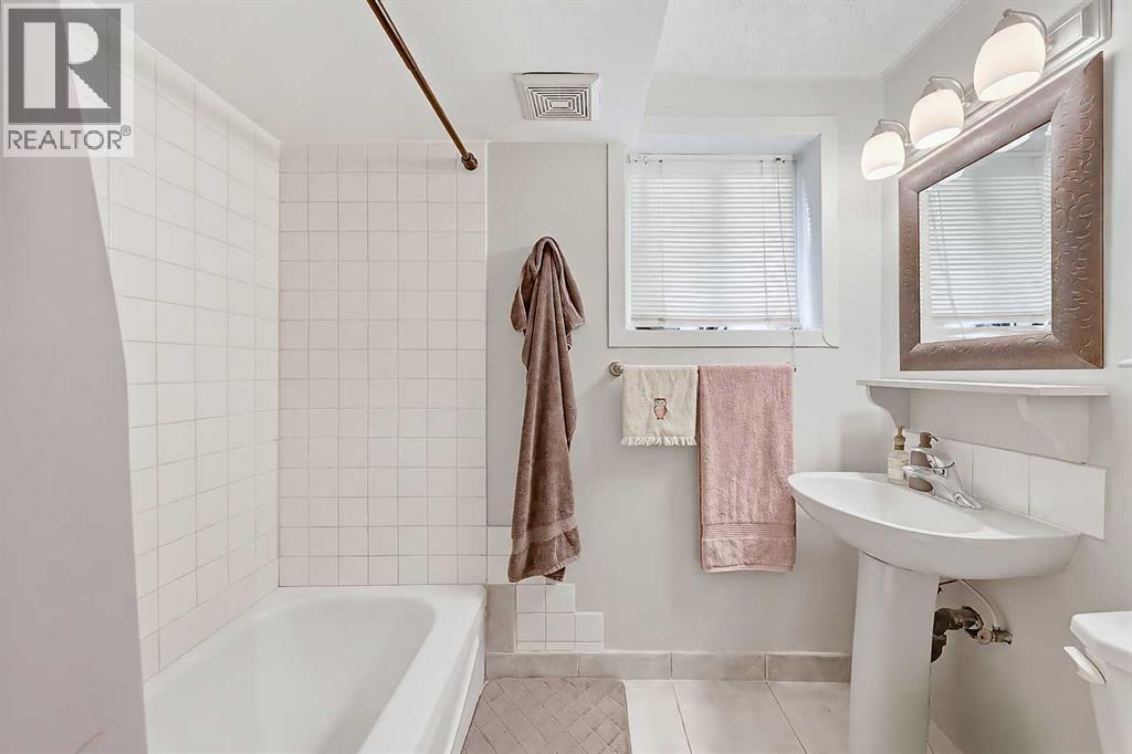 3 Creston Crescent Nw, Calgary, Alberta  T2M 4J9 - Photo 22 - A2342846
