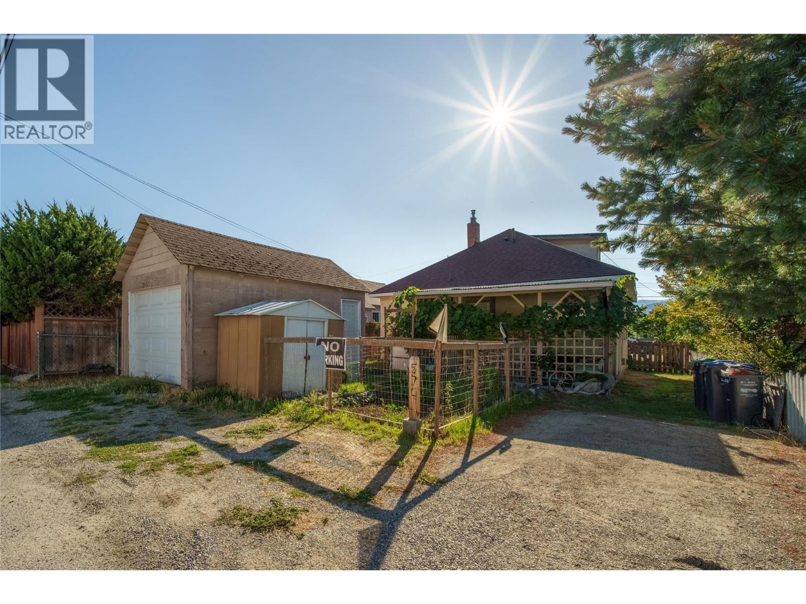 574 Van Horne Street, Penticton, British Columbia  V2A 4K8 - Photo 37 - 10401322