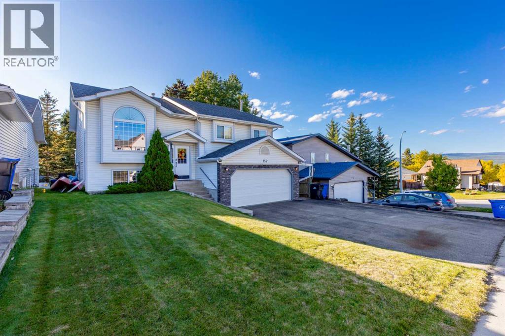 157 Rispler Way, Hinton, Alberta  T7V 1L7 - Photo 1 - A2346481