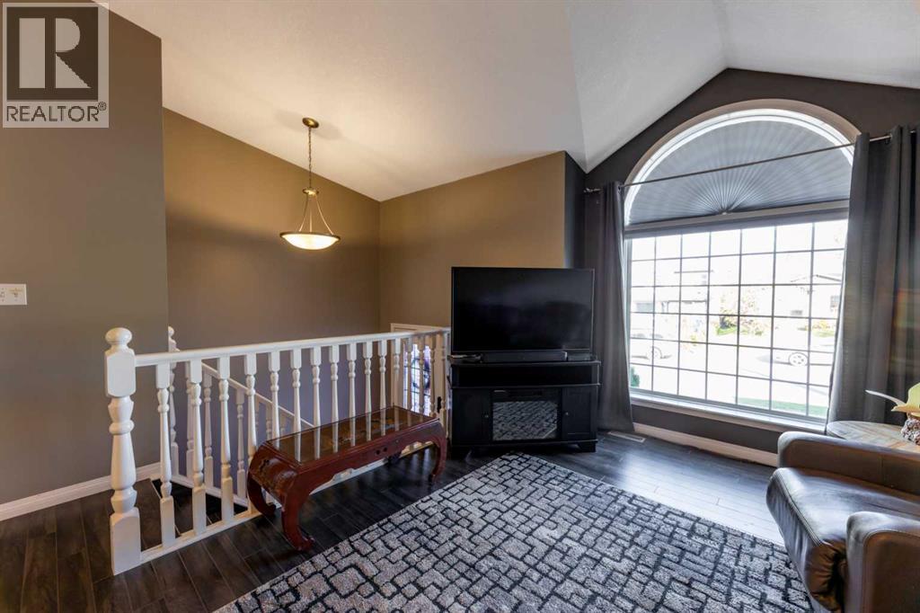 157 Rispler Way, Hinton, Alberta  T7V 1L7 - Photo 3 - A2346481