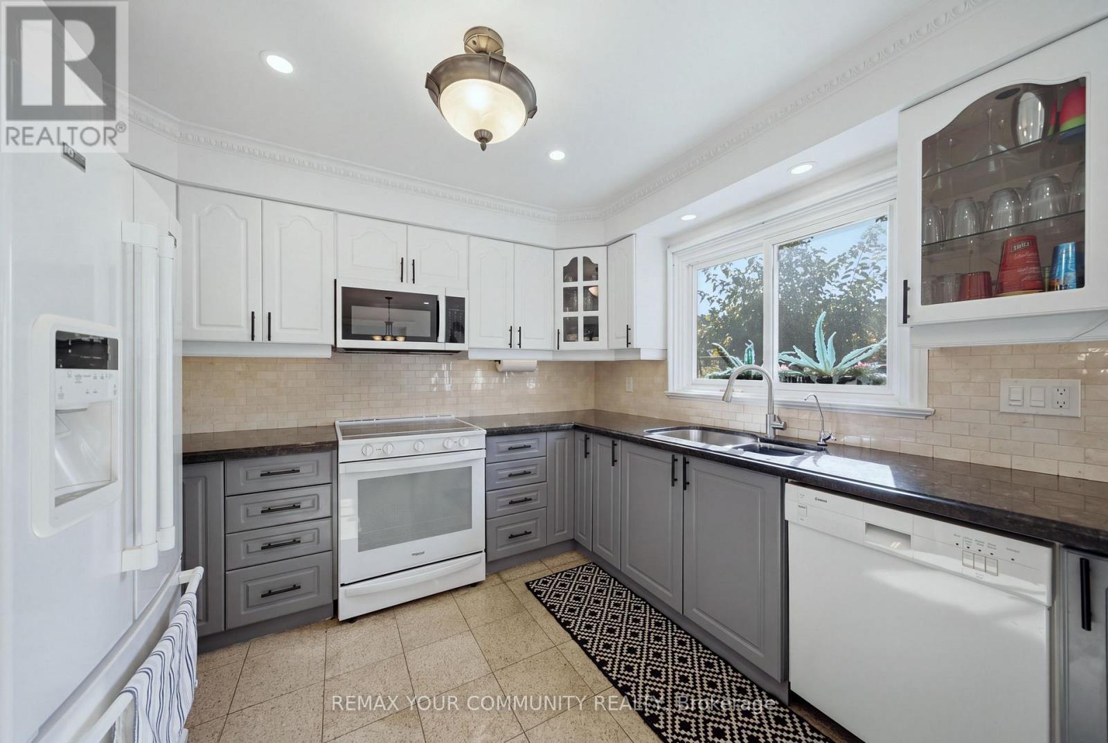 44 Candy Crescent W, Brampton, Ontario  L6X 3Z6 - Photo 12 - W13788328
