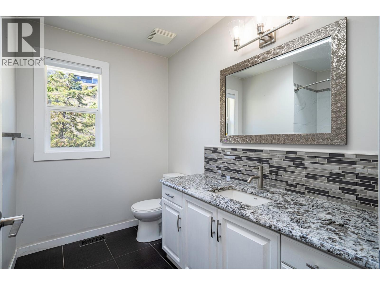 8210 Stoneridge Drive, Coldstream, British Columbia  V1B 3M3 - Photo 37 - 10401078