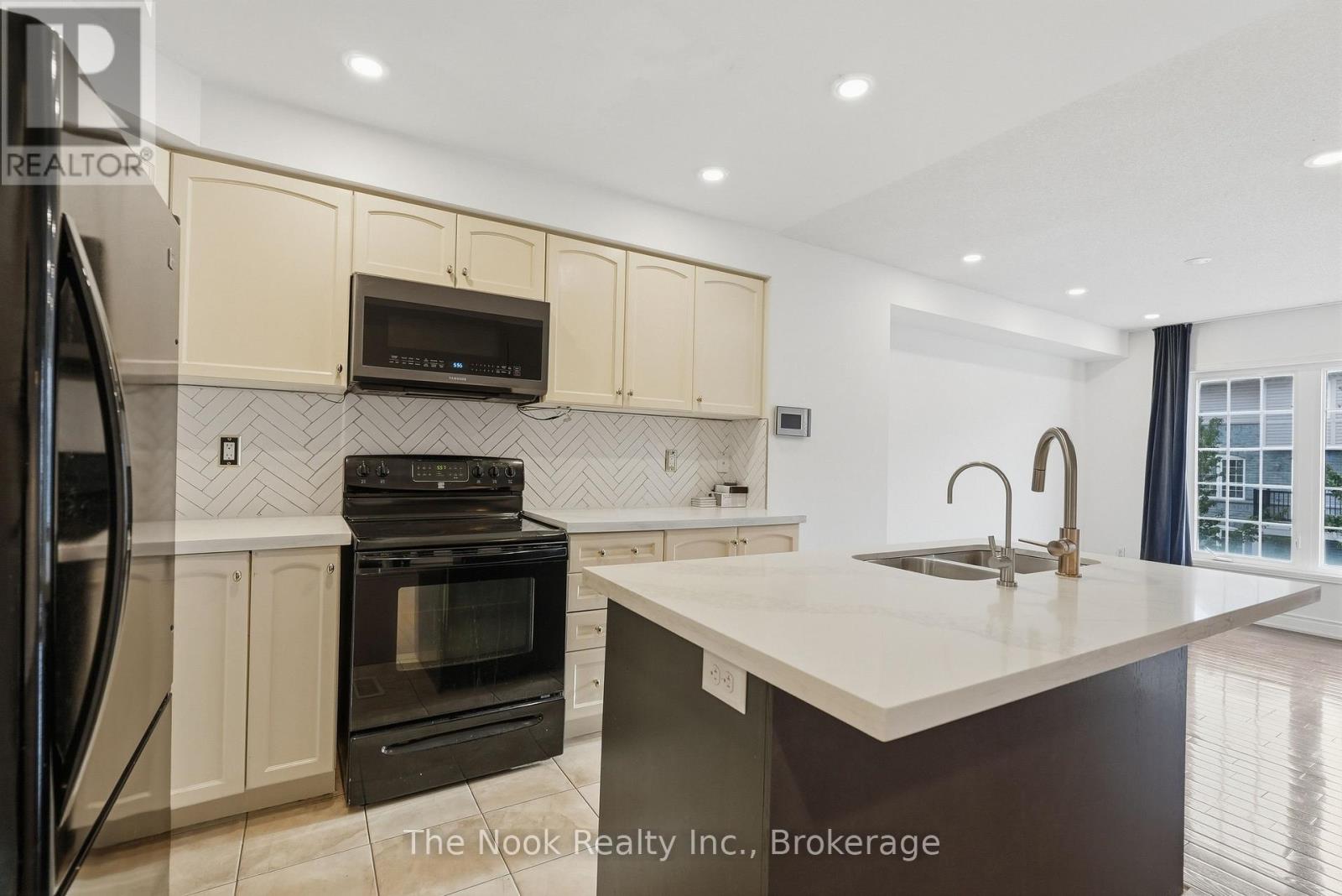 27 Blunden Road, Ajax, Ontario  L1Z 0K9 - Photo 5 - E13804518