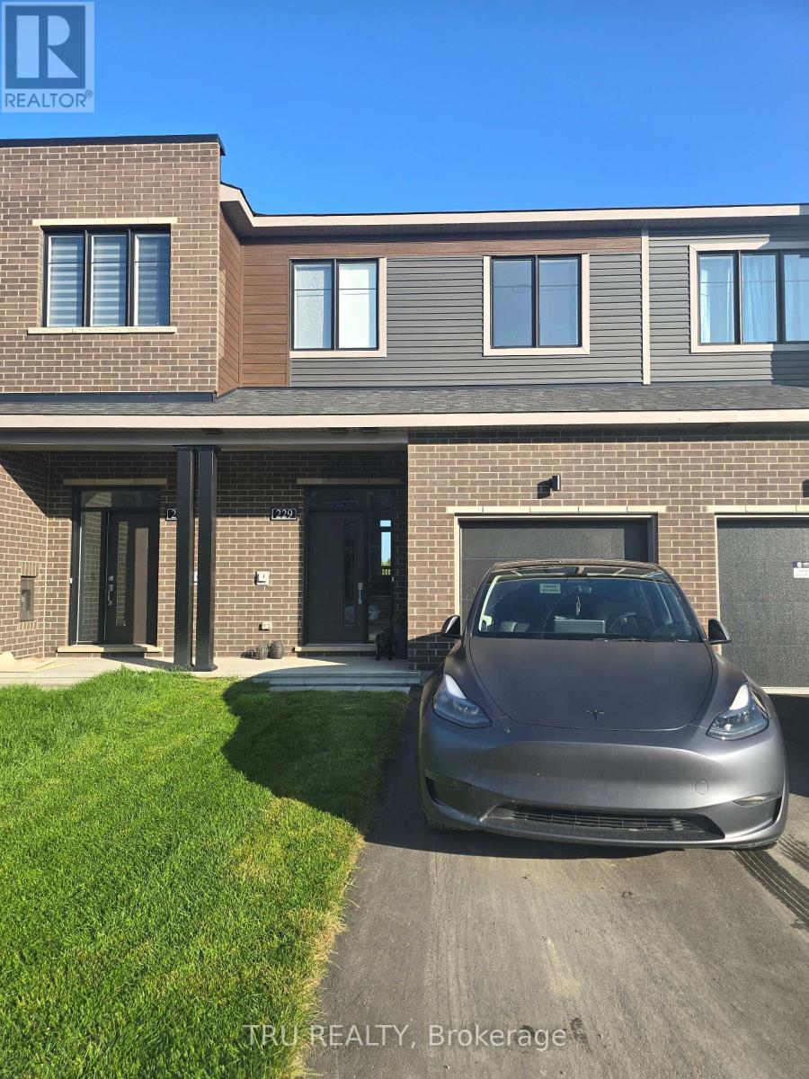 229 BANKSIDE WAY, Ottawa, Ontario