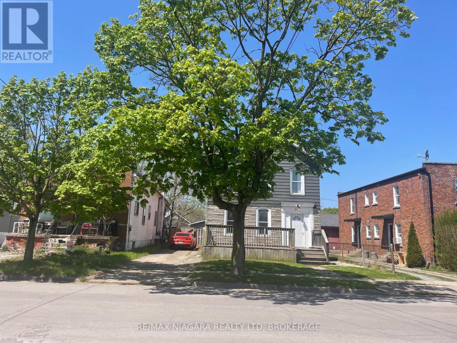 UPPER - 215 MCALPINE AVENUE S, welland (lincoln/crowland), Ontario