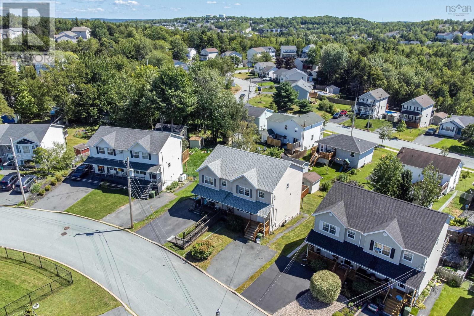 31 Hewer Crescent photo 3