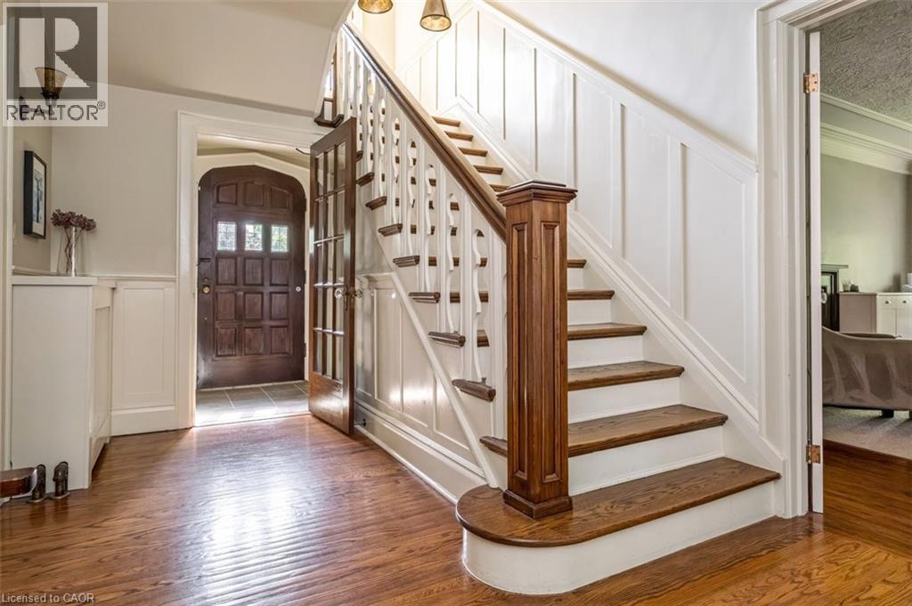2 Oak Knoll Drive, Hamilton, Ontario  L8S 4C3 - Photo 3 - 40864709
