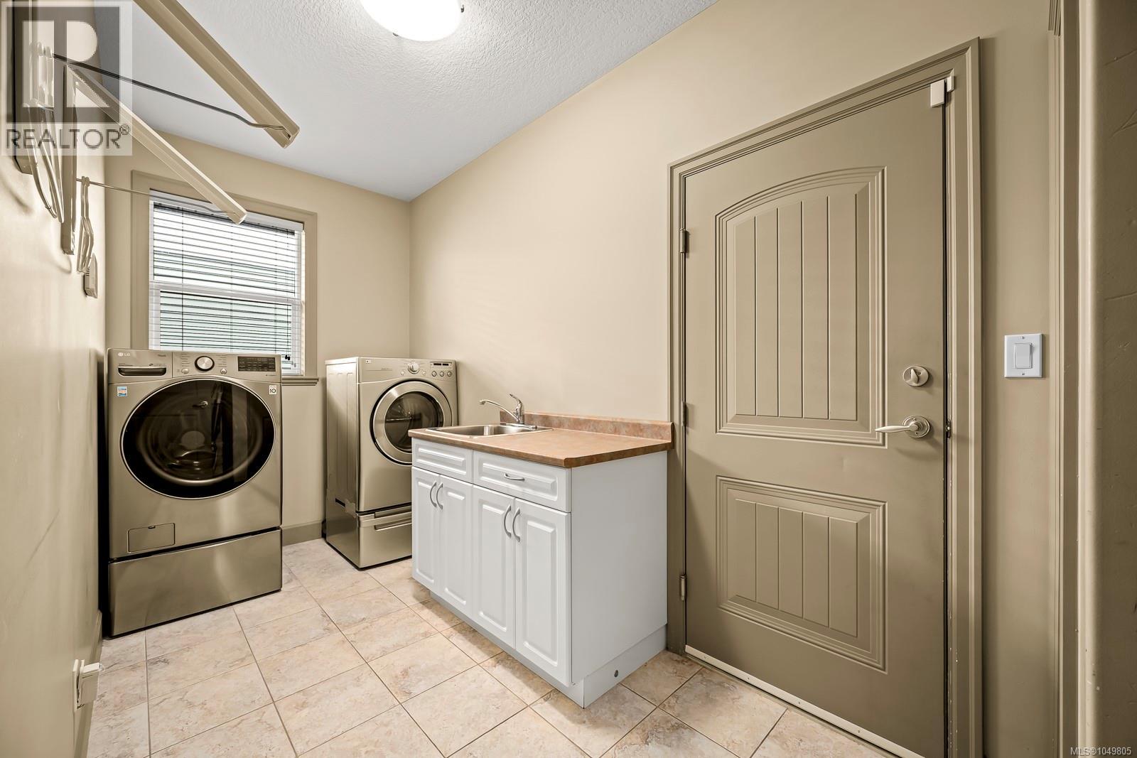 570 Spitfire Dr, Comox, British Columbia  V9M 0A1 - Photo 26 - 1049805