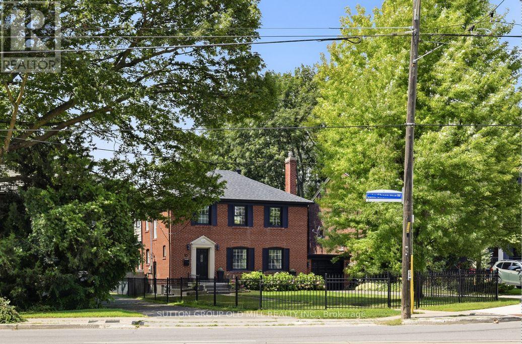 10 QUEENS AVENUE, Toronto, Ontario