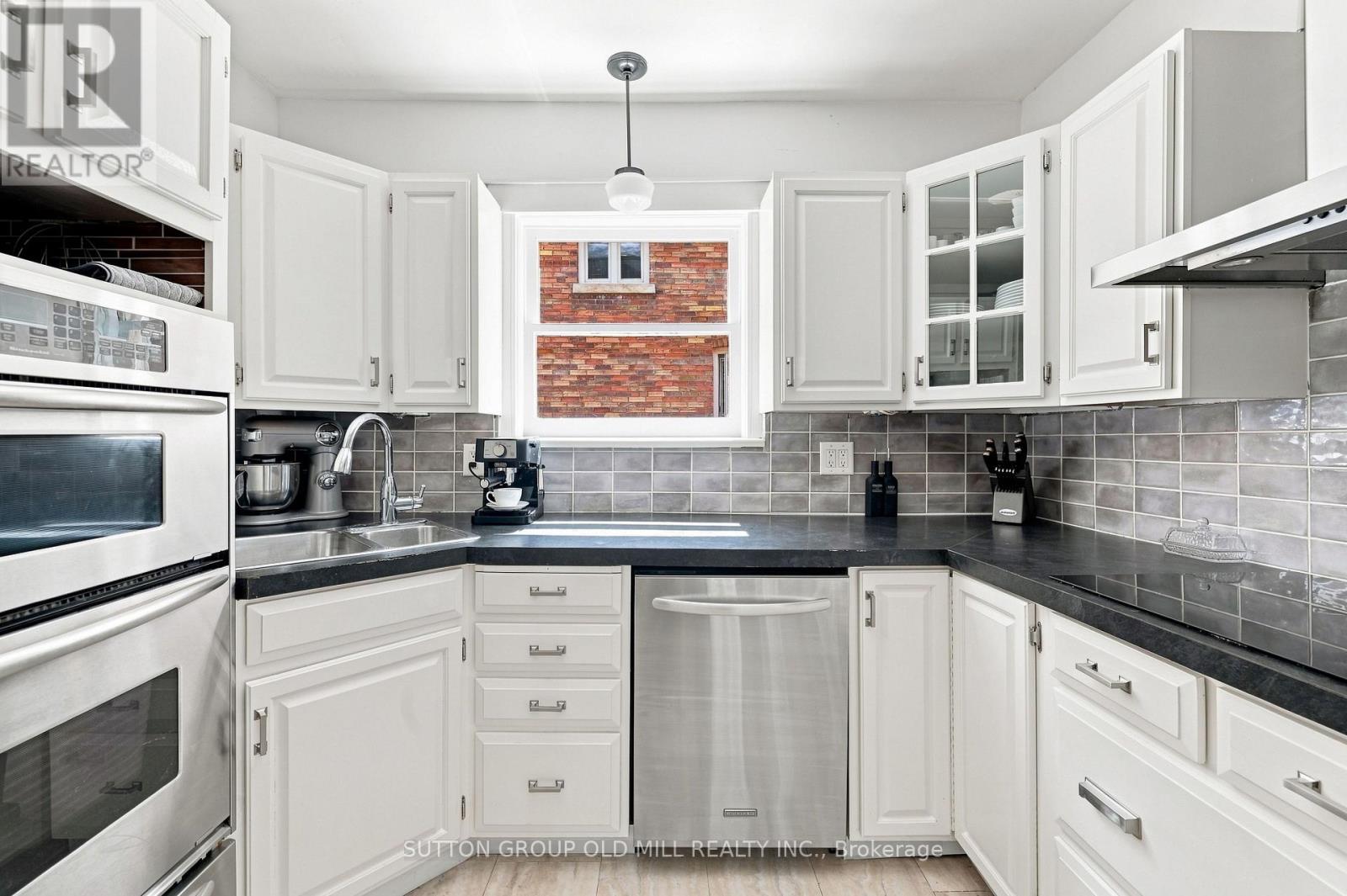 10 Queens Avenue, Toronto, Ontario  M8V 2N1 - Photo 17 - W13805184