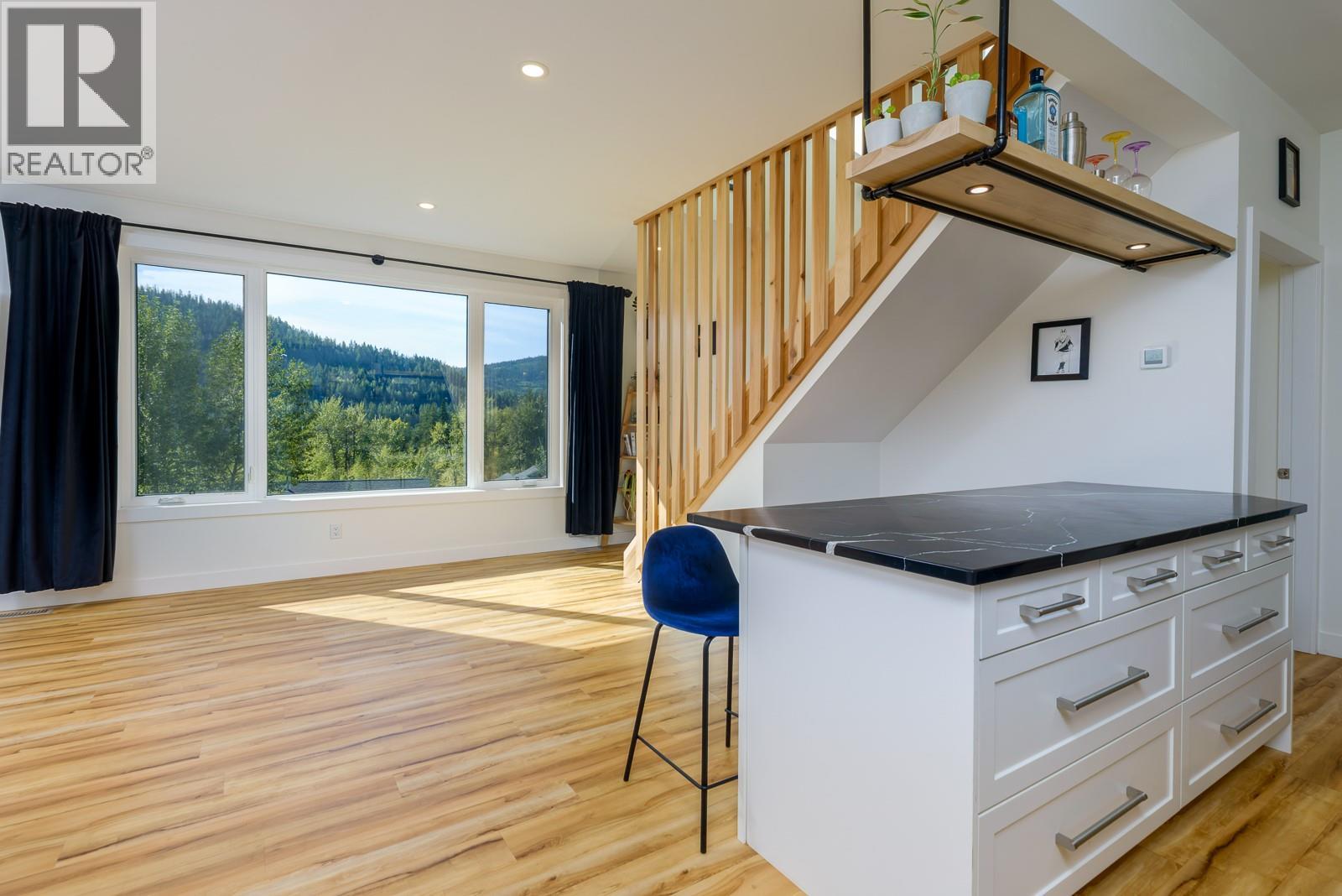 1007 Silvertip Road, Rossland, British Columbia  V0G 1Y0 - Photo 6 - 10400224