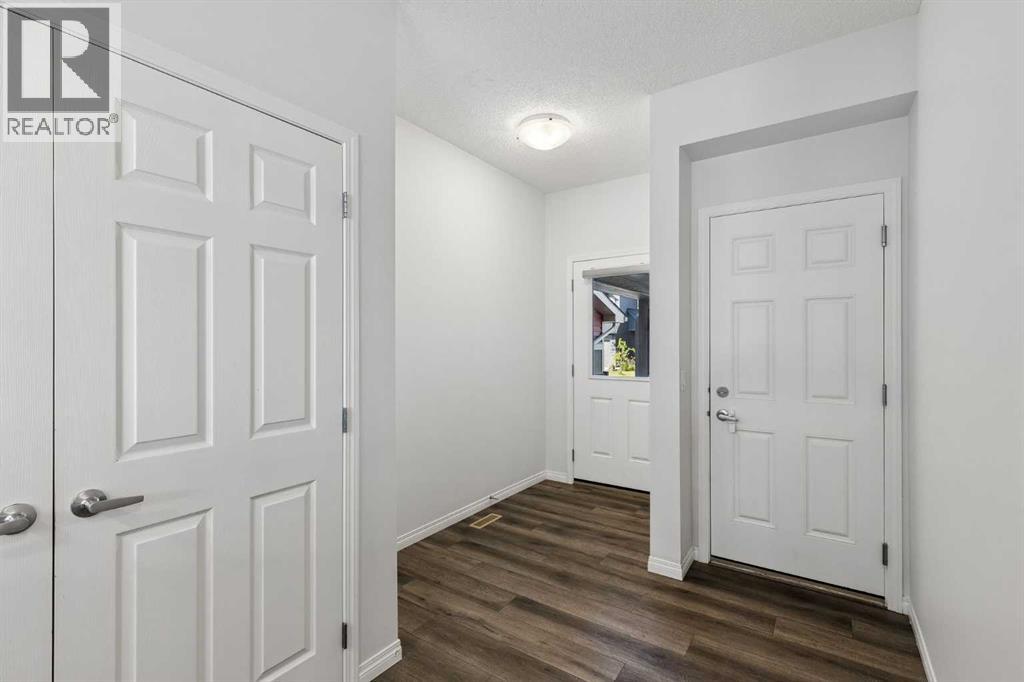 22 Lucas Terrace Nw, Calgary, Alberta  T3P 1P9 - Photo 4 - A2343612