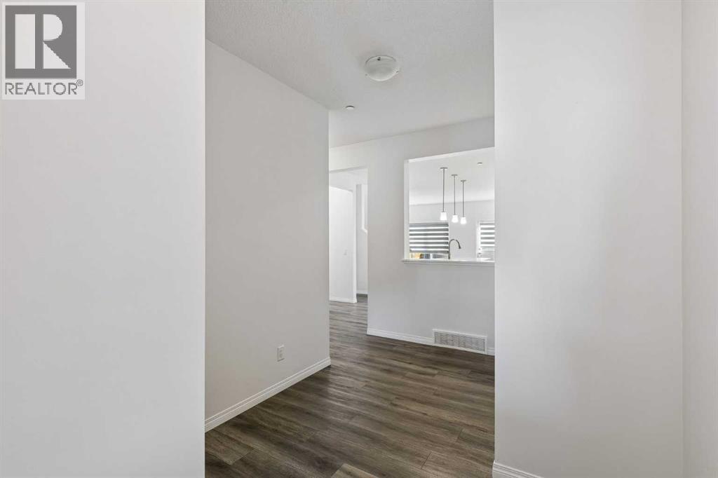 22 Lucas Terrace Nw, Calgary, Alberta  T3P 1P9 - Photo 3 - A2343612